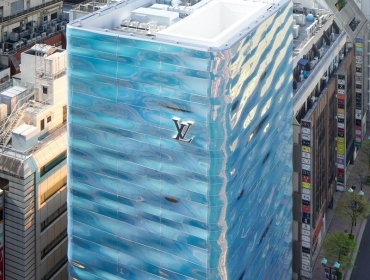 Океан посреди города: Louis Vuitton открывает новый флагманский магазин в Токио