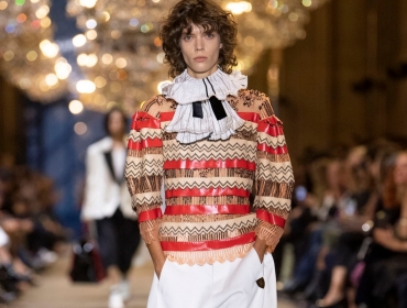 Великолепие и шик! Николя Гескьер представил коллекцию Louis Vuitton SS22