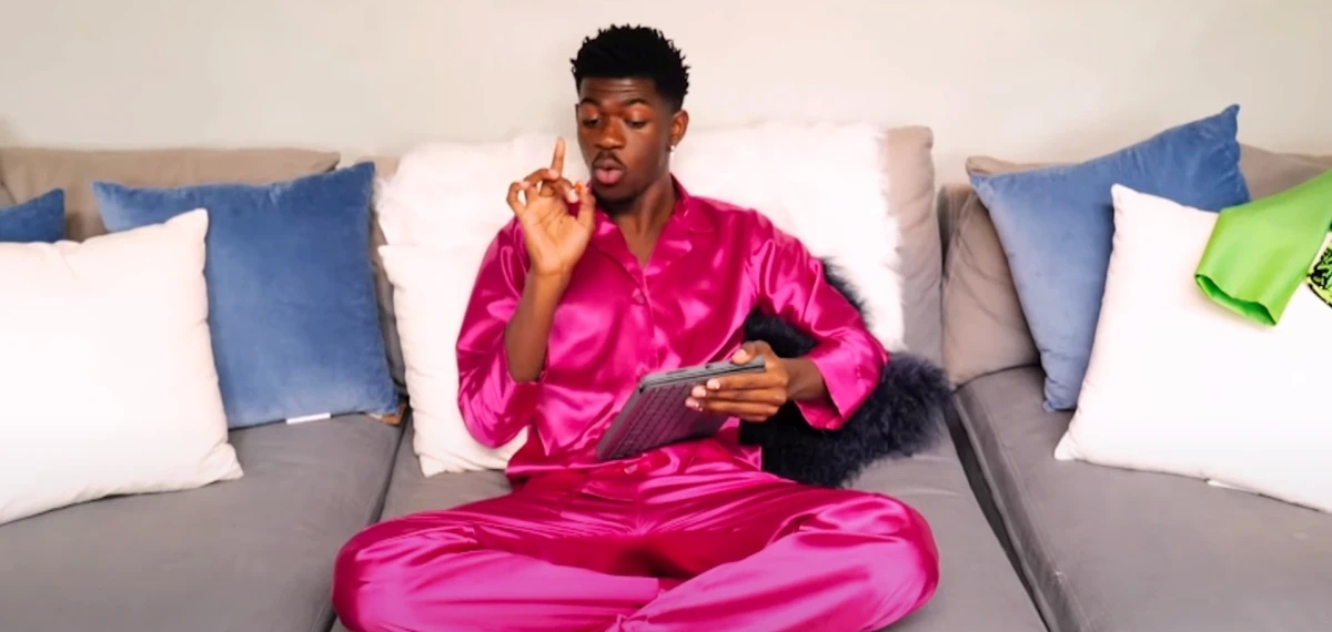 Ответ на гомофобию: Lil Nas X совершил эпический побег из тюрьмы в клипе Industry Baby