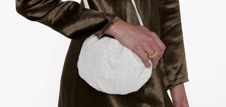 Bottega Veneta представляет новое семейство сумок Bulb