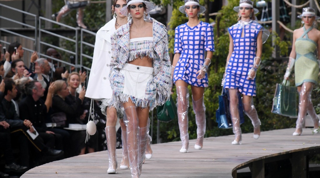Водопад и скалы: показ новой коллекции CHANEL весна-лето 2018