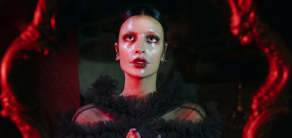 Великолепная ирано-голландская певица Sevdaliza выпустила песню-протест против войны