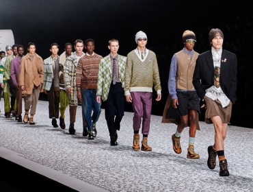 Подиум в виде романа «В дороге»: Новая коллекция Dior Men’s