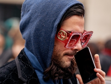 Смелые комбинации и расслабленные образы гостей Milan Fashion Week Men