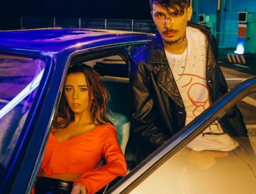 Сексуальность и китч в новом клипе «Время и Стекло»