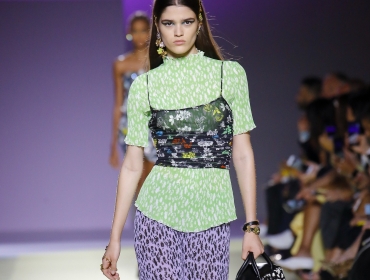 Первая коллекция Versace после продажи Michael Kors