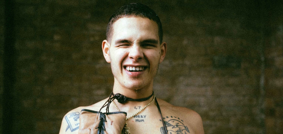 Панк-рокер в эпоху Грайма: Артист Slowthai, который сводит всех с ума