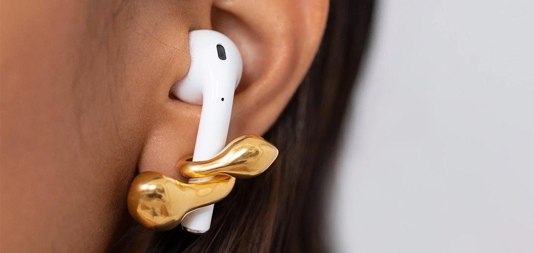 Новый must have: Шикарные скульптурные серьги-держатели для AirPods