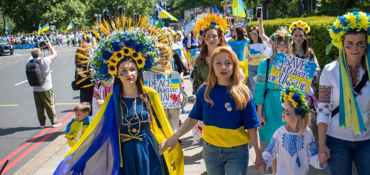 Тіна Кароль вийшла на Марш Матерів у Лондоні та зачитала листи з війни на своєму концерті