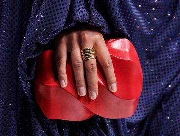 Новый Must-Have аксессуар - клатч Whirl Clutch от Bottega Veneta