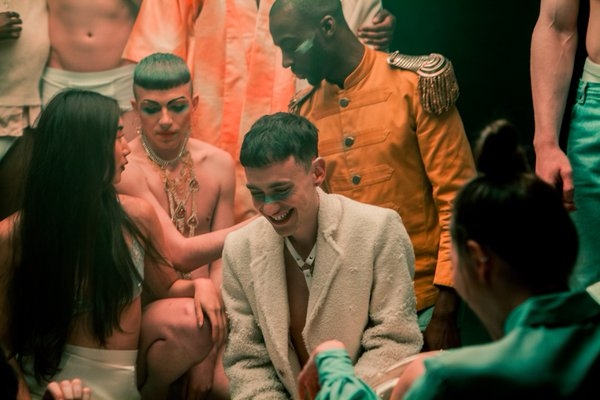 Years & Years выпустили клип “Desire” с певицей Туве Лу