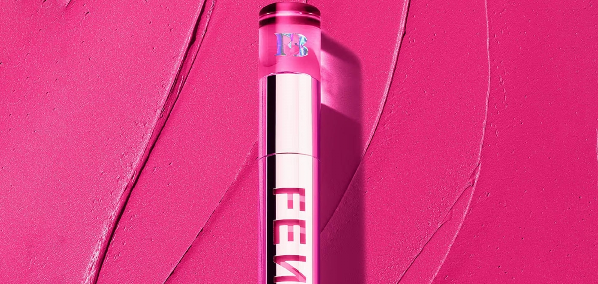 Fenty Beauty представляє обмежену серію яскраво-рожевого відтінку для своєї лінії рідких губних помад «ICON VELVET»