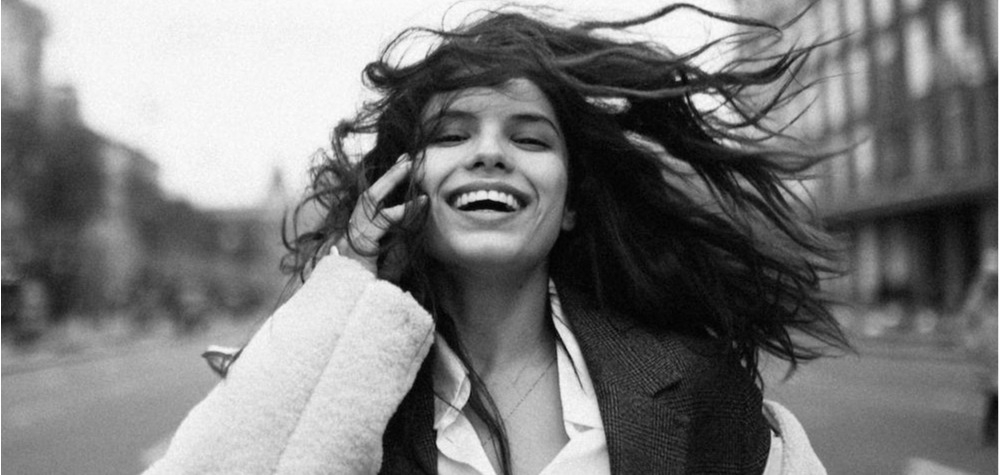 PROUD: Michelle Andrade в новой песне призывает каждого гордиться собой