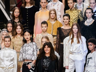 Вирджини Виар представила коллекцию Chanel «Métiers d’Art» и воссоздала легендарную квартиру Коко