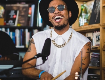 От COVID-19 до расовых протестов: Anderson .Paak выпустил сильный трек о всех современных проблемах