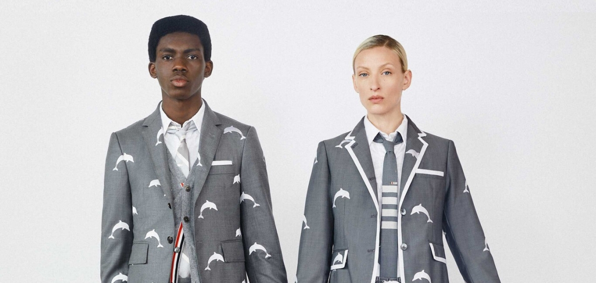 «Веселье - это ключ»: Thom Browne представил нескучную коллекцию костюмов с дельфинами
