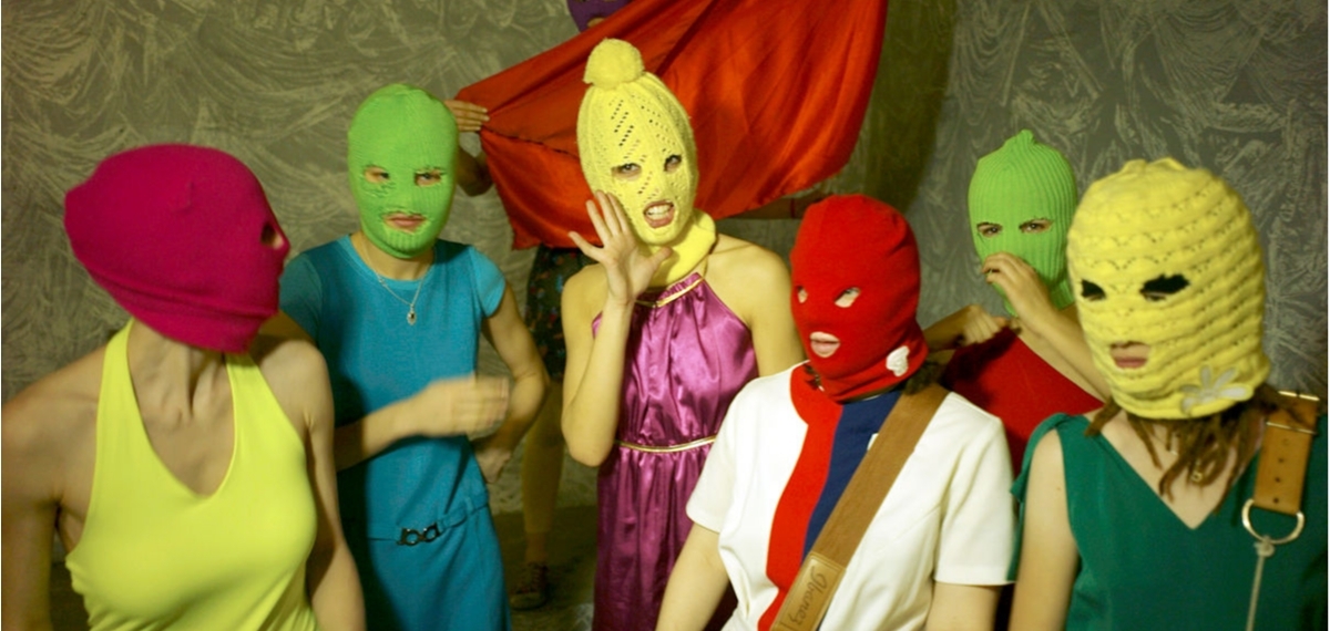 На злобу дня: Pussy Riot выпустили клип о полицейском насилии и предложили свои реформы