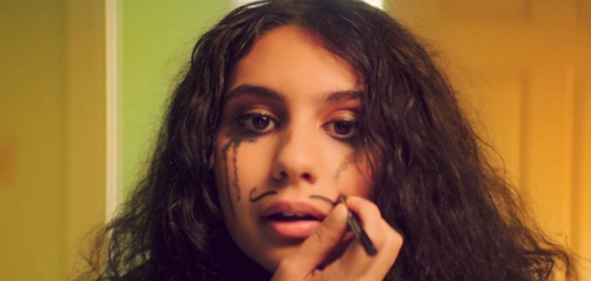 Alessia Cara создала кукольное видео, вдохновившись фильмами Уэса Андерсона