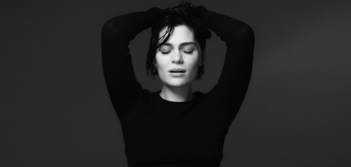 Тем, кого нет с нами в это Рождество: Jessie J раскрывает эмоциональный смысл ее песни