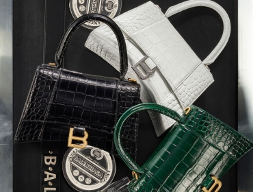 Подарки от Balenciaga в новом праздничном кампейне