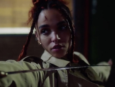 FKA twigs убивает любимого мечом в потрясающе красивом и драматичном клипе "Sad Day" от режиссера Хиро Мураи
