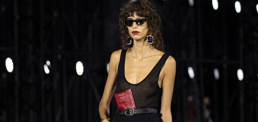 Оверсайз - надоел: Saint Laurent представил изящную коллекцию SS22