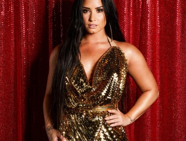 Американская певица DEMI LOVATO выступила в total look украинского бренда FROLOV
