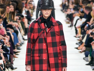 Dior посвятили феминистический показ Карлу Лагерфельду