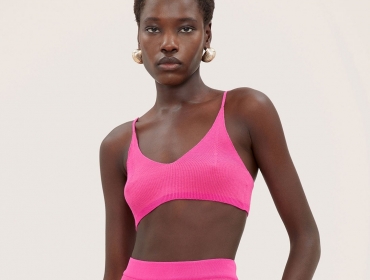 Jacquemus смотрят на мир сквозь розовые очки в новой праздничной капсуле Holiday 2020