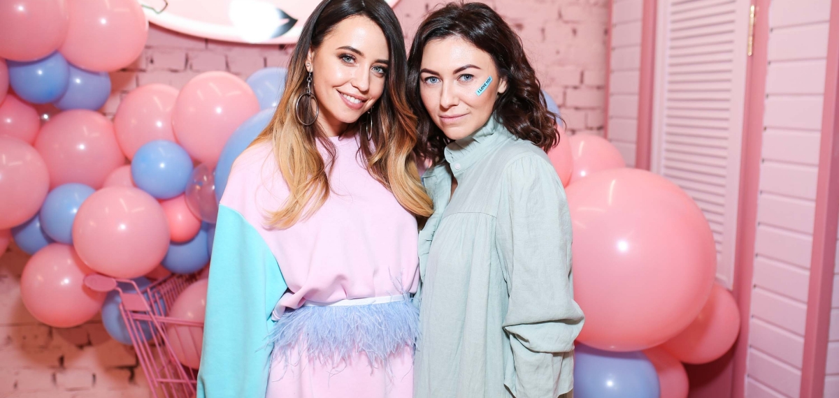 Надя Дорофеева и Лера Бородина презентовали капсульную коллекцию Omelya T-Dress для SO DODO
