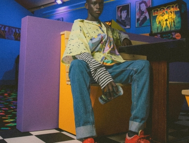 Яскраві принти підкреслюють співпрацю Balmain із Stranger Things у стилі 80-х років