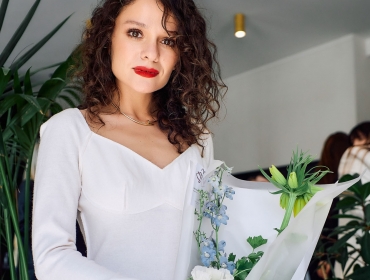 Fashion-інсайдерка, стилистка та співвласниця освітнього проєкту modeis.me Маргарита Мурадова провела в Парижі благодійний майстер-клас для допомоги Україні
