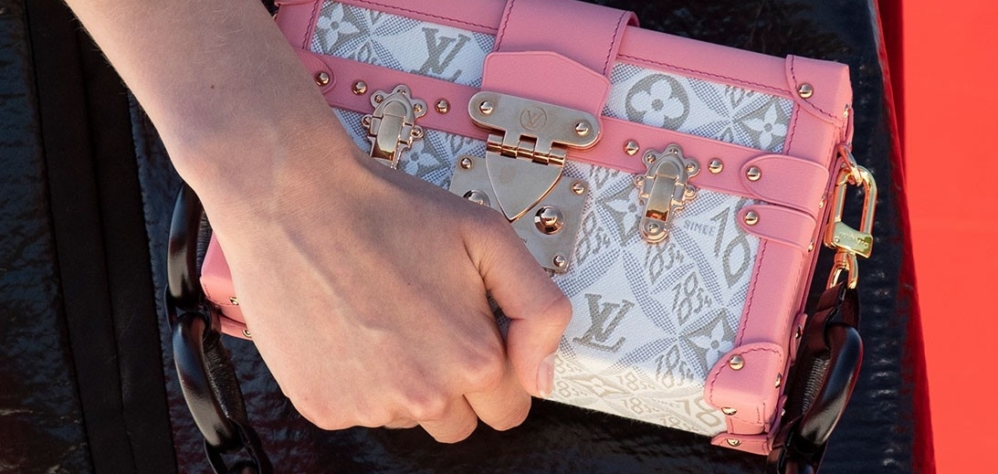 Оптимизм и радость: Яркие сумки и смелые сапоги в круизной коллекции Louis Vuitton