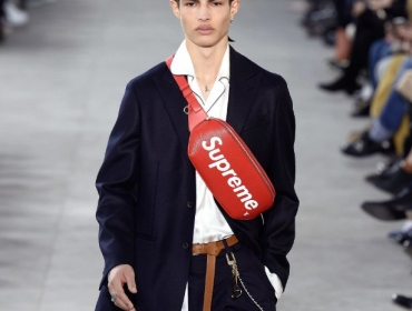Louis Vuitton презентовали коллаборацию с Supreme