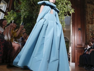 Буйство красок и полет фантазии на показе кутюрной коллекции Valentino