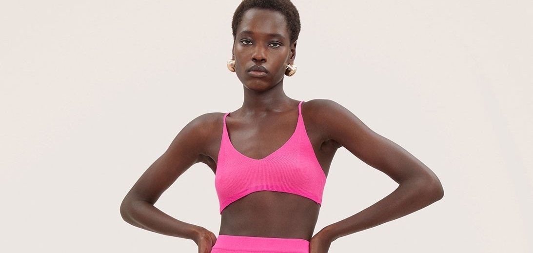 Jacquemus смотрят на мир сквозь розовые очки в новой праздничной капсуле Holiday 2020