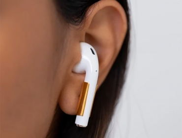 Новый must have: Шикарные скульптурные серьги-держатели для AirPods