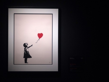 Работы Бэнкси принесли Sotheby's неожиданно большую сумму, а коронавирус привлек новых покупателей