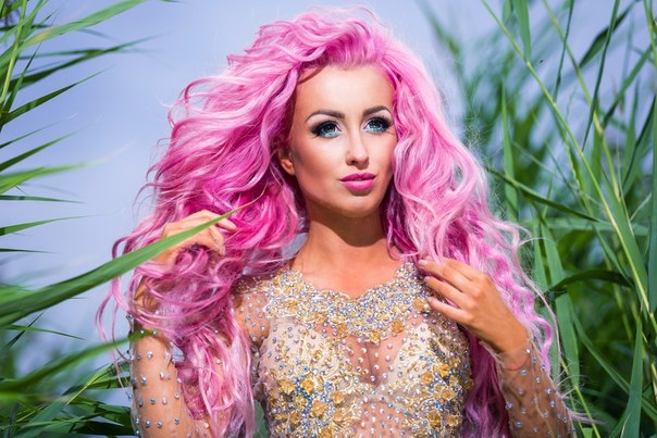 Украинская Barbie Лиля Киш показала виноградную любовь