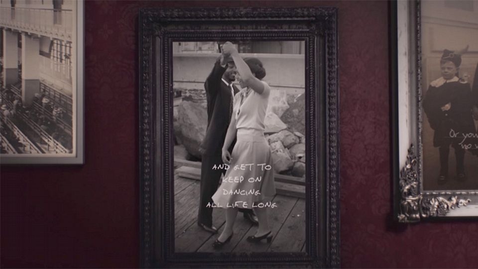 Иммигранты Америки XIX и XX веков в новом лирик-видео Coldplay