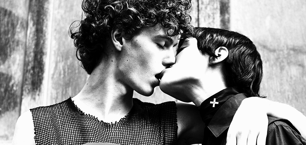 Мода, музыка и дух свободы: Смотрите лукбук коллаборации Raf Simons и культовой группы The xx