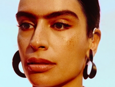 Великолепная ирано-голландская певица Sevdaliza выпустила песню-протест против войны