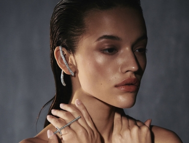 Чистота линий в новом кампейне ZAHA COLLECTION ювелирного бренда ANNA ANDRES JEWELRY