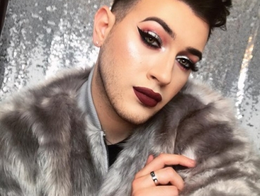 Впервые парень стал лицом женской косметики Maybelline
