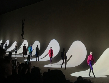 Saint Laurent возвращается на Неделю Моды в Париже