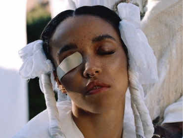 Певица, о которой все говорят: FKA Twigs исследует Божественную Женственность в альбоме 'MAGDALENE'