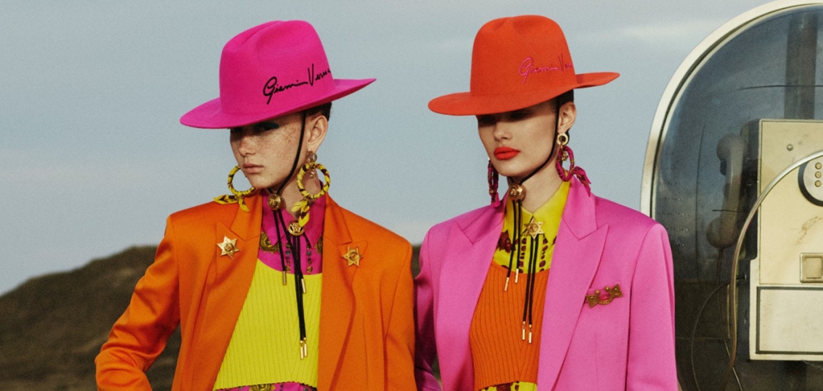 Смотрите новый лукбук Versace Cruise 2020, вдохновленный историей западной Америки и поп-культурой