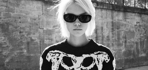 «Кошелек или жизнь»: Saint Laurent выпустили мрачную капсулу специально на Хэллоуин