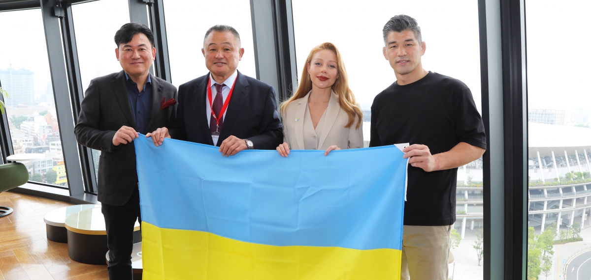 Тіна Кароль у Токіо: співачка зустрілась з головою Олімпійського комітету Японії