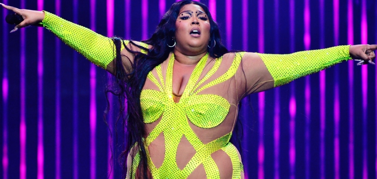 LIZZO запросила Drag Queens на сцену після закону штату Теннессі, який обмежує драг-шоу